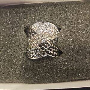 Elegant Silver and Black Crystal Ring